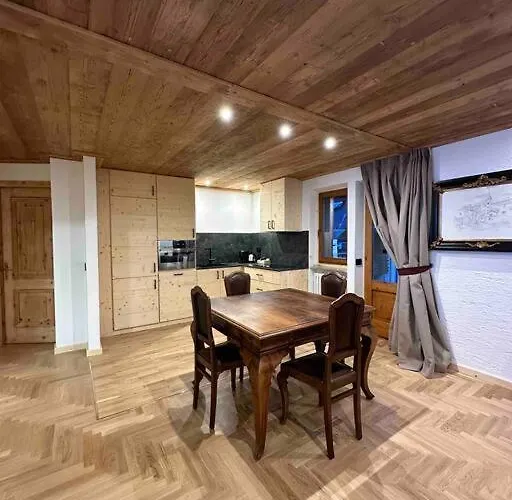 House 2 Via Funivie 65, Pista Stelvio בורמיו