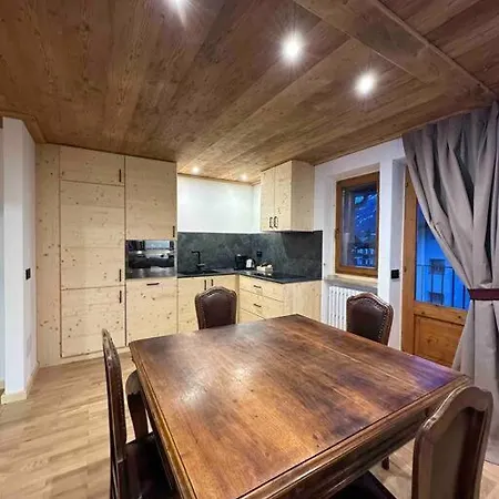 House 2 Via Funivie, Pista Stelvio, Posto Auto